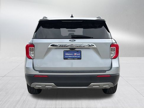 Used 2023 Ford Explorer XLT w/ Equipment Group 202A RWD image 8
