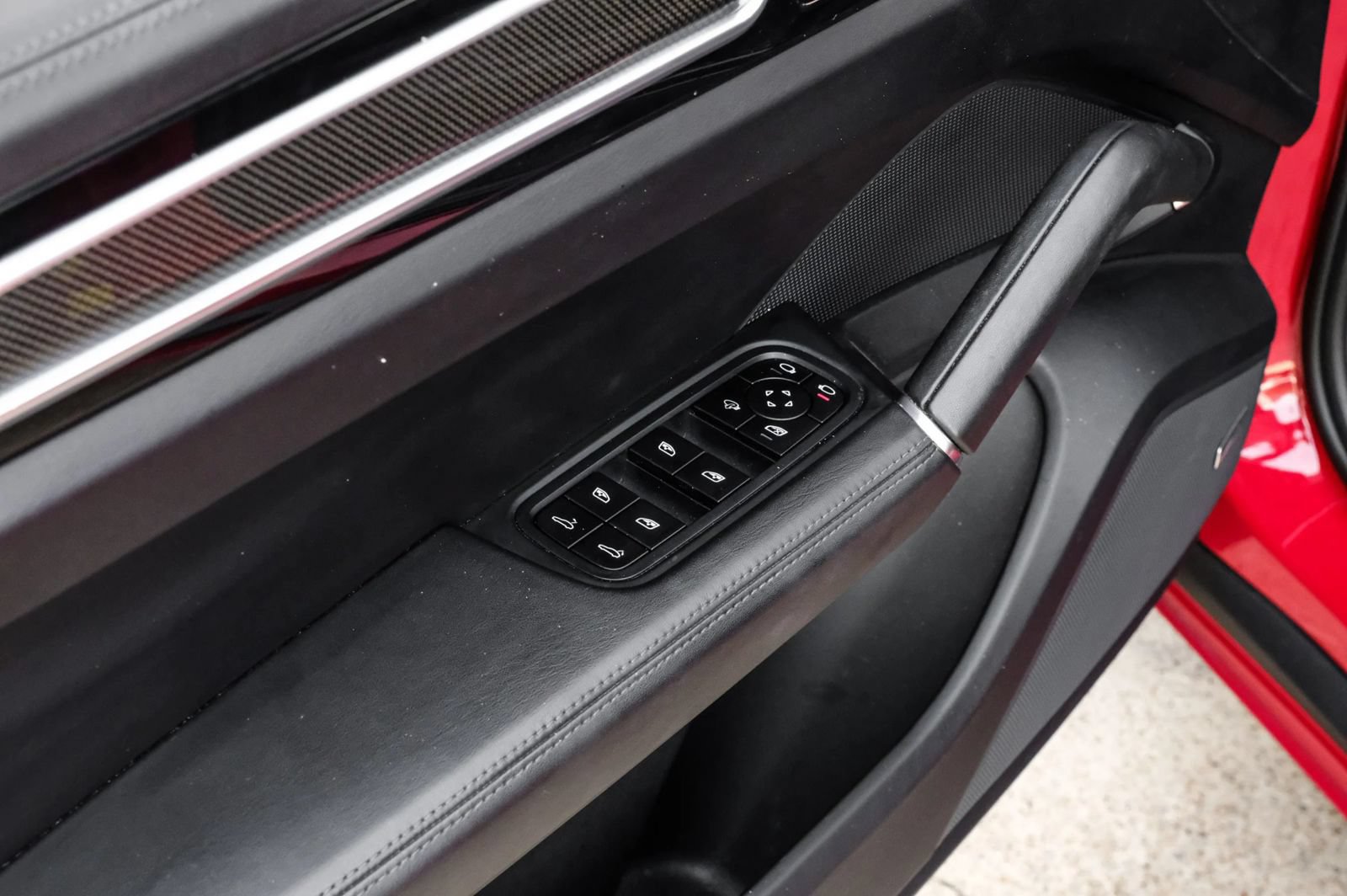 Used 2022 Porsche Cayenne GTS AWD/4WD image 47