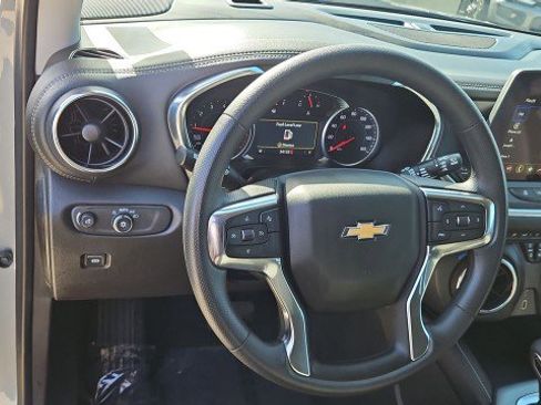 Used 2025 Chevrolet Blazer LT image 11