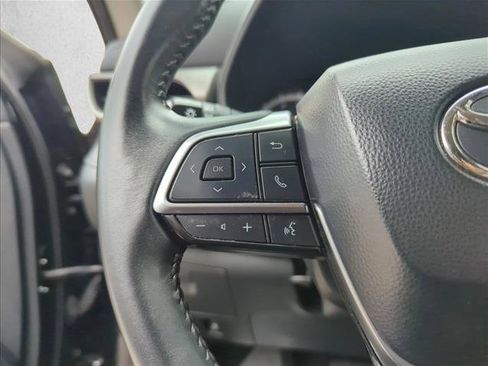 Used 2021 Toyota Highlander LE FWD image 18