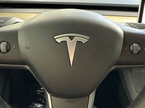 Used 2023 Tesla Model Y Long Range AWD/4WD image 33