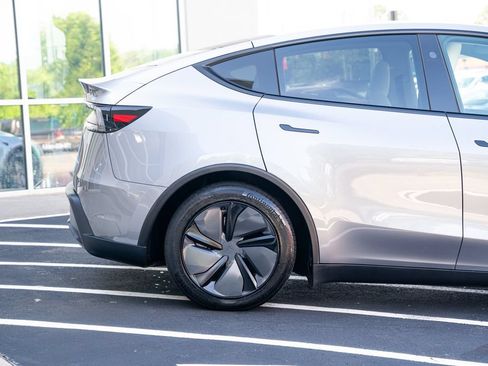 Used 2026 Tesla Model Y Long Range AWD/4WD image 11