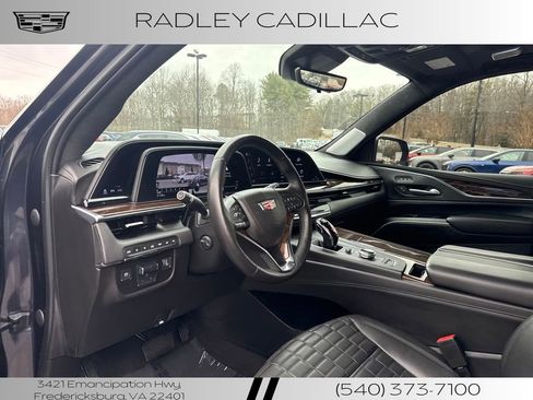 Used 2022 Cadillac Escalade Sport Platinum image 4