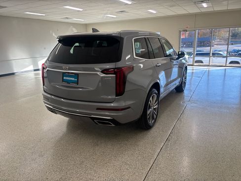 Used 2025 Cadillac XT6 Premium Luxury image 5