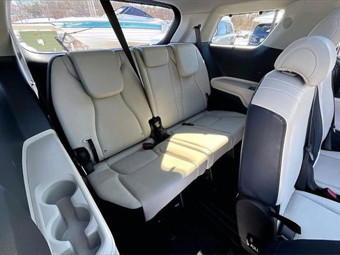 Certified 2025 Kia Carnival SX image 26