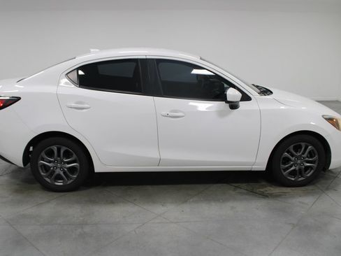 Used 2019 Toyota Yaris LE FWD image 11