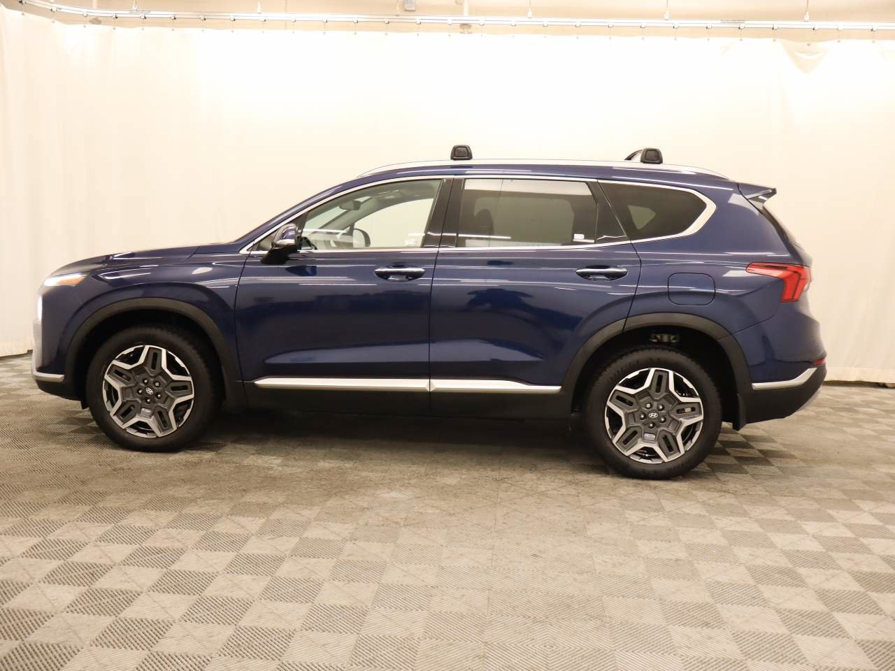 Used 2022 Hyundai Santa Fe Limited AWD/4WD image 2
