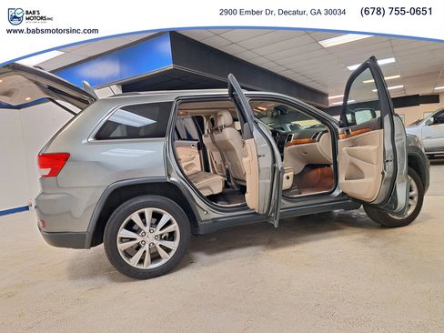 Used 2013 Jeep Grand Cherokee Overland w/ Advance Technology Group image 22