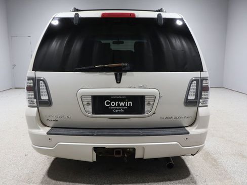 Used 2006 Lincoln Navigator 4WD image 3