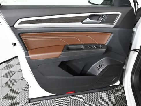 Certified 2022 Volkswagen Atlas SE w/ Black Wheel Package image 20