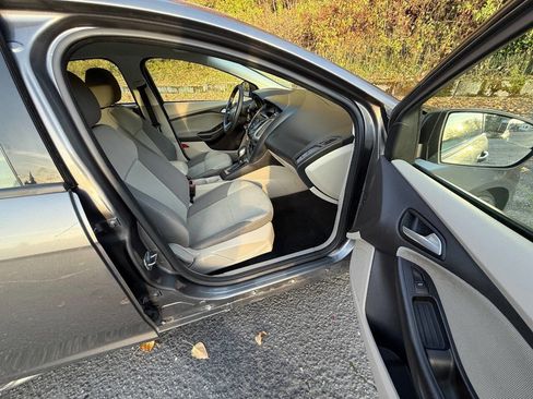 Used 2014 Ford Focus SE image 36