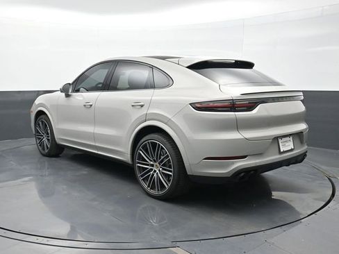 Certified 2022 Porsche Cayenne Platinum Edition image 3