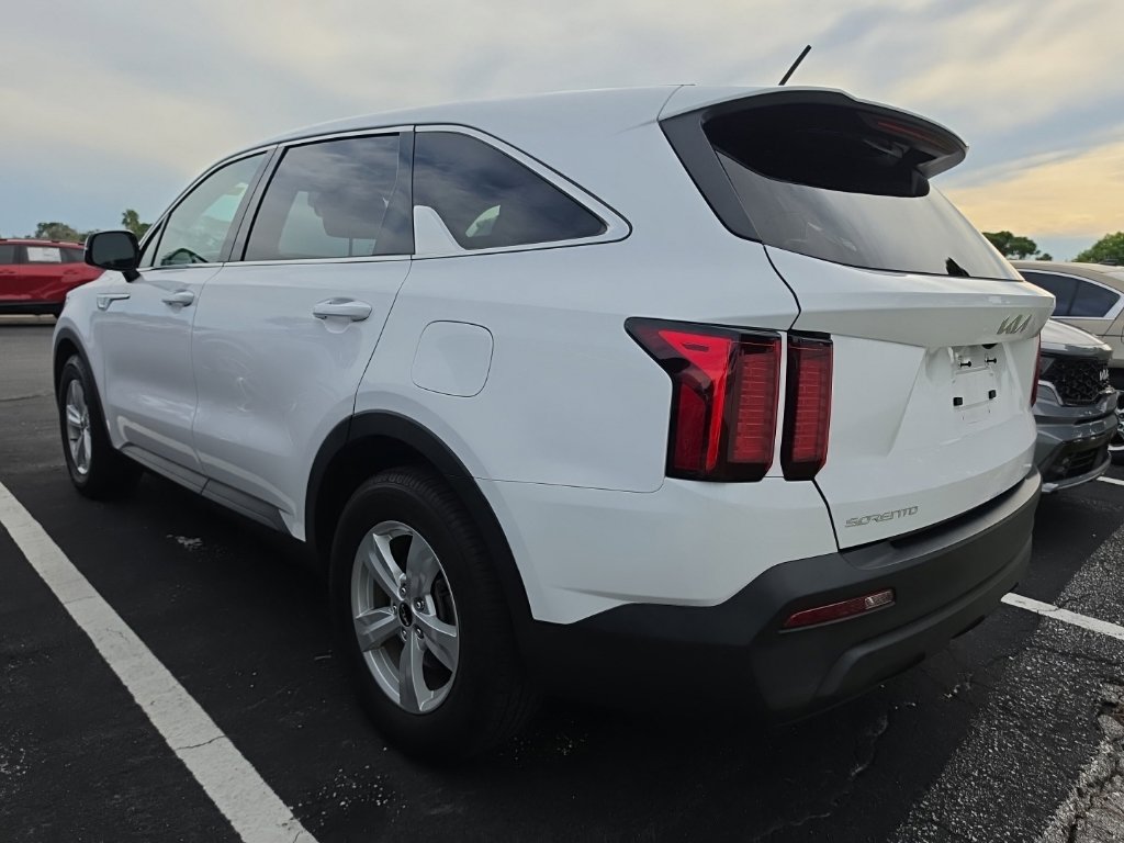 Certified 2023 Kia Sorento LX FWD image 11