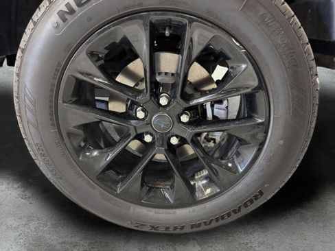 Used 2025 Jeep Wrangler Unlimited Sahara AWD/4WD image 29
