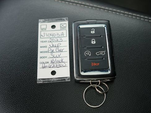 Used 2023 Jeep Grand Cherokee Altitude AWD/4WD image 34
