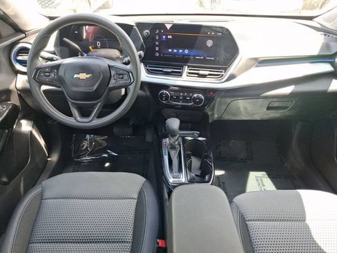 Used 2026 Chevrolet Trax LT FWD image 7