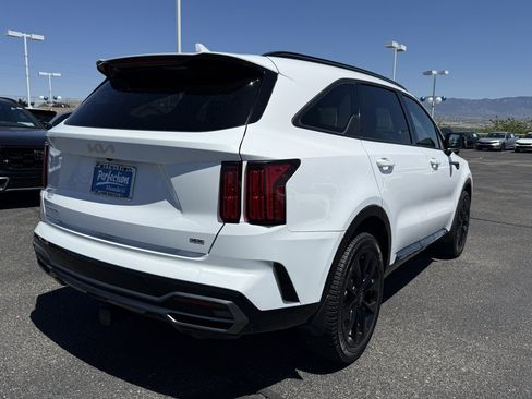 Used 2023 Kia Sorento SX AWD/4WD image 4