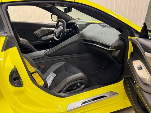 Used 2024 Chevrolet Corvette Stingray Premium Cpe w/ Z51 Performance Package RWD image 22