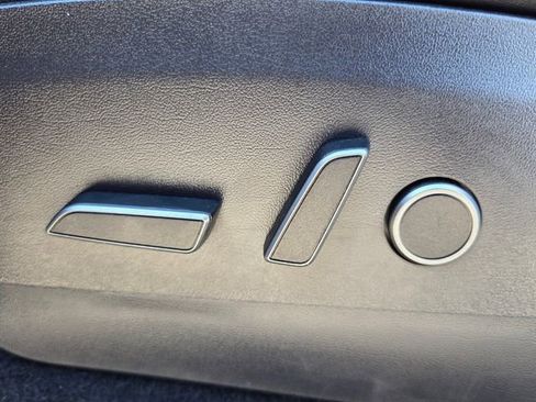 Used 2021 Tesla Model Y Long Range image 17