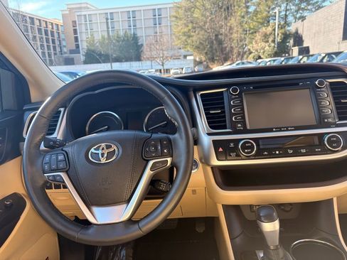 Used 2016 Toyota Highlander Limited image 30