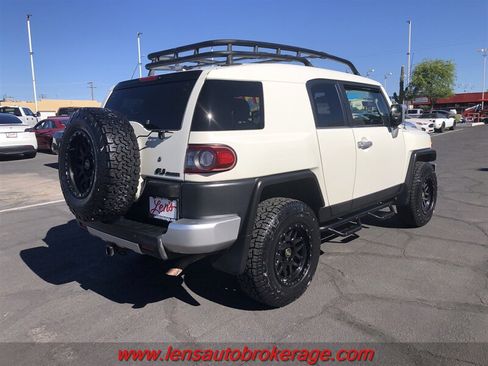Used 2012 Toyota FJ Cruiser 4WD w/ Upgrade Pkg image 8