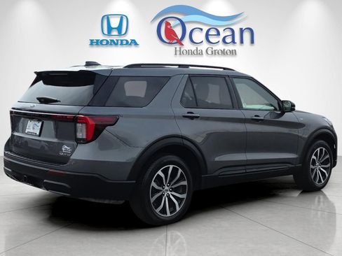 Used 2025 Ford Explorer ST-Line AWD/4WD image 3