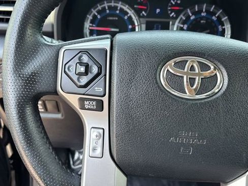 Used 2017 Toyota 4Runner SR5 AWD/4WD image 22