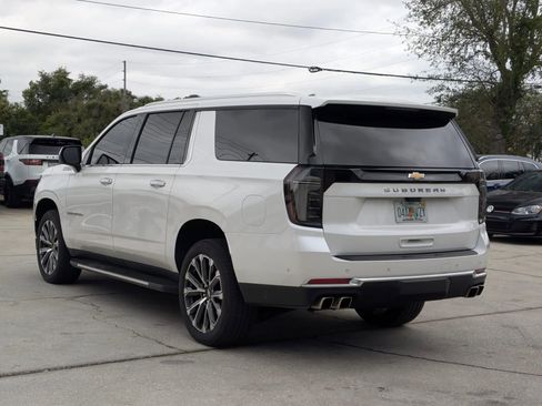 Used 2025 Chevrolet Suburban High Country image 2