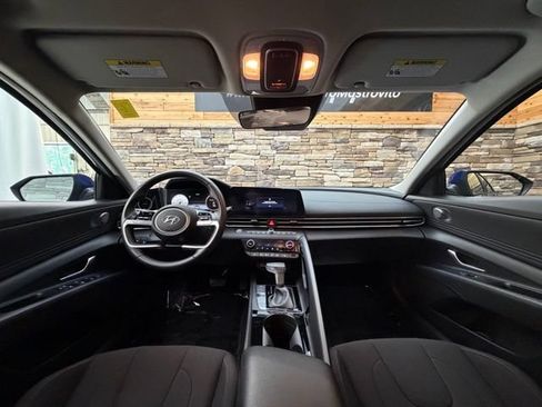 Used 2023 Hyundai Elantra SEL w/ Convenience Package FWD image 18
