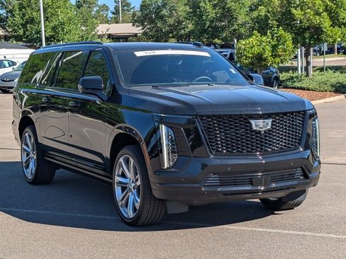 Used 2025 Cadillac Escalade ESV Sport Platinum w/ LPO, ONYX Package AWD/4WD image 9