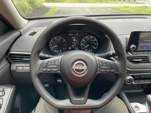 Used 2024 Nissan Altima 2.5 S FWD image 12