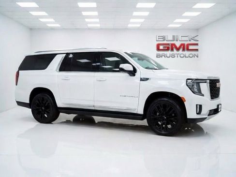 Used 2021 GMC Yukon XL Denali w/ Denali Premium Package image 2