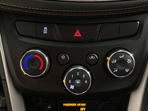 Used 2021 Chevrolet Trax LT FWD image 24