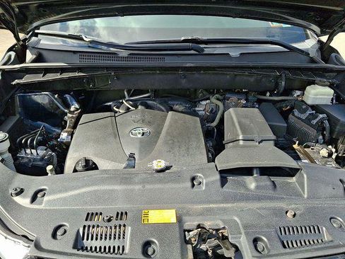Certified 2017 Toyota Highlander XLE image 28