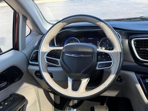 Used 2020 Chrysler Pacifica Limited FWD image 17