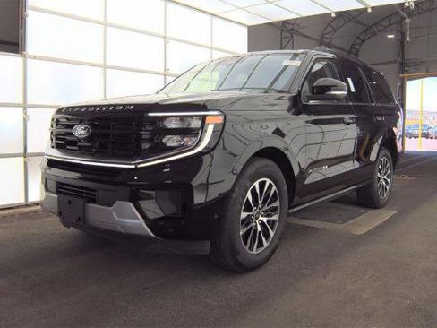 Used 2025 Ford Expedition Platinum AWD/4WD image 3