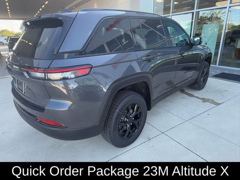 New 2025 Jeep Grand Cherokee Altitude image 4