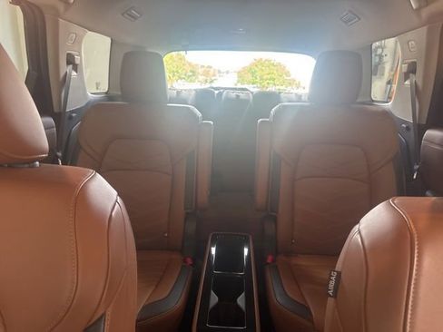 Used 2024 Nissan Pathfinder Platinum FWD image 21