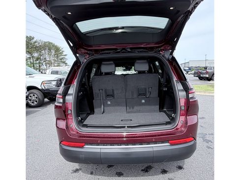 New 2026 Jeep Grand Cherokee L 2WD image 8