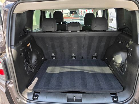 Used 2020 Jeep Renegade Latitude FWD image 20