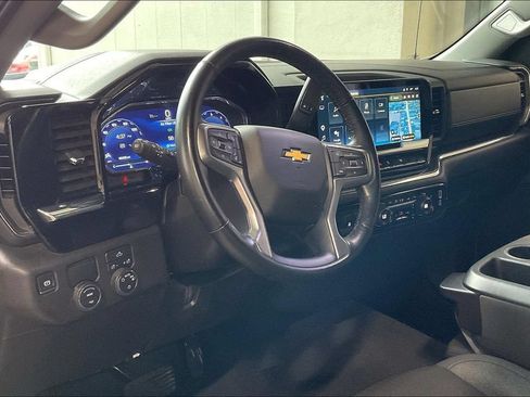 Used 2025 Chevrolet Silverado 1500 LT RWD image 4
