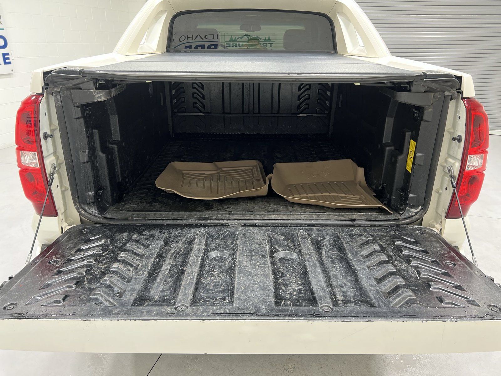 Used 2011 Chevrolet Avalanche LTZ RWD image 23