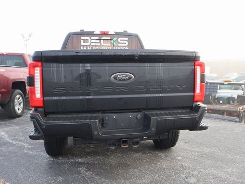 Used 2023 Ford F250 XLT w/ Black Appearance Package image 9