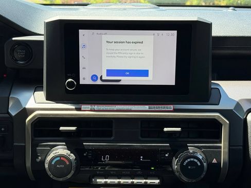 Certified 2025 Toyota Tacoma SR5 AWD/4WD image 25