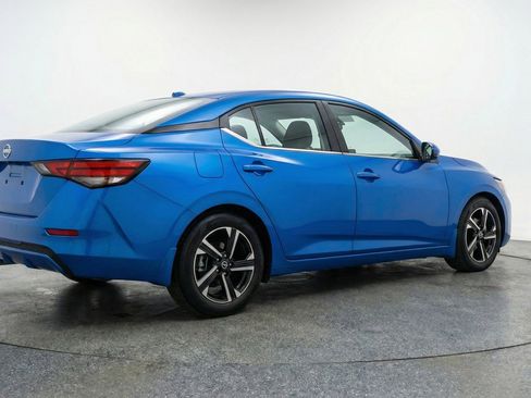 Used 2025 Nissan Sentra SV image 9