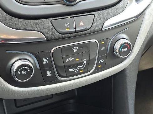 Used 2023 Chevrolet Equinox LS w/ LS Convenience Package image 32