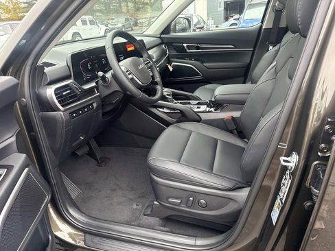 New 2025 Kia Telluride S image 8