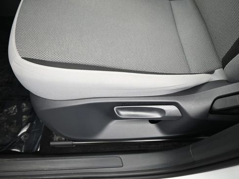 Used 2022 Volkswagen Taos S image 15