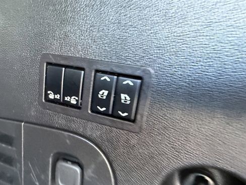 Used 2018 GMC Yukon Denali w/ Denali Ultimate Package AWD/4WD image 16