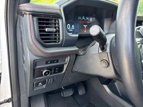 Used 2024 Ford Expedition Limited AWD/4WD image 9